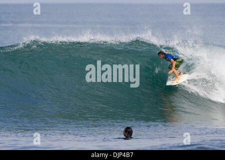 14 nov 2008 - Haliewa, Hawaii, Stati Uniti d'America - RUDY PALMBLOOM (Bluff, Durban, Sud Africa) (foto) avanzato nel round di 128 presso la Barriera Corallina di Haleiwa Beach Park in Haleiwa, Hawaii oggi. Palmbloom superiore dell onda due punteggi sono stati in un 8.67 e 2.67 (al di fuori di un possibile 10) per un totale di un calore punteggio di 11,34. Palmbloom sconfitto Bruno Santos (BRA) e Mikey Bruneau (HAW) e posto runner up t Foto Stock