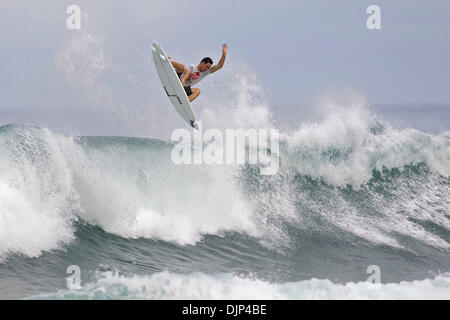 14 nov 2008 - Haleiwa, Hawaii, Stati Uniti d'America - JORDY SMITH (Durban, Sud Africa) (nella foto) è stato seminato direttamente nel giro di 96 oggi a causa di un suo giudizio sui ASP World Tour. Smith compensate un calore totale di 18.00 (al di fuori di un possibile 20) con un mix di vecchia scuola di surf di potenza e la nuova scuola di manovre aeree, nel processo impostando il terzo più alto totale di calore del caso per data e adva Foto Stock