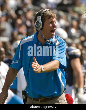 Settembre 28, 2008 - Oakland, CA, Stati Uniti d'America - San Diego Chargers head coach NORM TURNER reagisce al gioco contro Oakland Raiders in McAfee Coliseum. (Credito Immagine: © AL GOLUB/Fotografia di Golub/Golub fotografia) Foto Stock