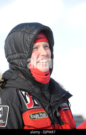 Mar 07, 2010 - Willow, Alaska, Stati Uniti d'America - veterano iditarod musher ALIY ZIRKLE all inizio del sentiero Iditarod Sled Dog Race 2010 a Willow, Alaska per il 1100 mile race across Alaska. (Credito Immagine: © Ron Levy/ZUMA Press) Foto Stock