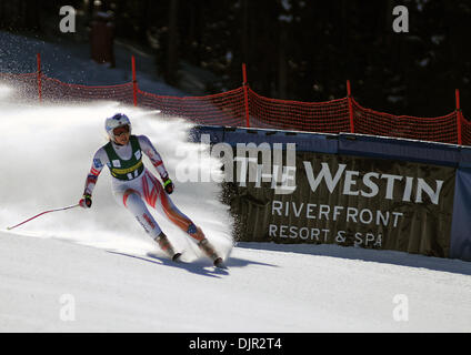 Beaver Creek, Colorado, Stati Uniti d'America. 29 Nov, 2013. Il Liechtenstein, Tina Weirather, completa la sua esecuzione nel Signore in discesa la concorrenza sul velo/Beaver Creek è di nuovo donna Raptor Race Course, Beaver Creek, Colorado. Credito: csm/Alamy Live News Foto Stock