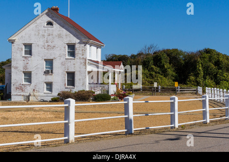 I quartieri del guardiano al faro di New Cape Henry sui terreni di Fort Story in Virginia. Foto Stock