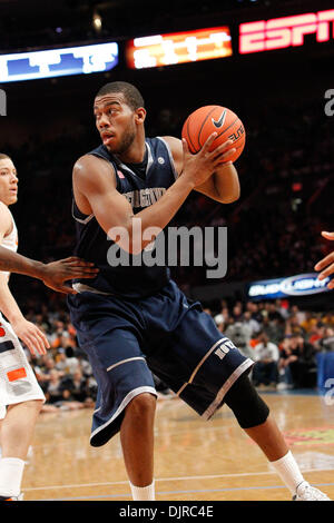 Mar 11, 2010 - New York, New York, Stati Uniti - 11 Marzo 2010: durante l'azione di gioco al 2010 Grande Oriente di pallacanestro degli uomini di quarti di finale di campionato tenutasi presso il Madison Square Garden di New York, New York. (Credito Immagine: © Alex Cena/Southcreek globale/ZUMApress.com) Foto Stock