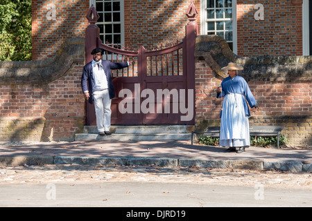 Rievocazione del dramma della guerra rivoluzionaria dibattito in Colonial Williamsburg Foto Stock