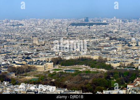 Jardin des Tuileries parte della skyline di Parigi Foto Stock