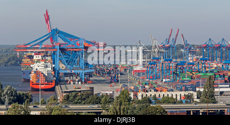 Vista sul porto di Amburgo da Köhlbrandbridge, Amburgo, Germania, Europa Foto Stock