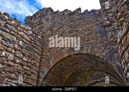 Castello Urquhart su Lock Ness si siede accanto a Loch Ness nelle Highlands della Scozia Foto Stock