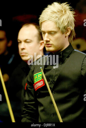 Apr. 20, 2010 - Sheffield, Inghilterra - Sheffield, Inghilterra - 20 aprile : Neil Robertson Australia, in azione contro Fergal O'Brien di Irlanda, durante il primo round del Betfred World Snooker Championships al Crucible Theatre di Sheffield, in Inghilterra. (Credito Immagine: © Michael Cullen/Southcreek globale/ZUMApress.com) Foto Stock