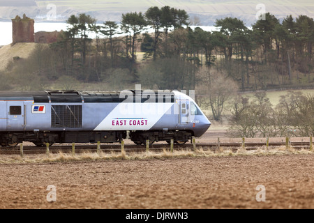 Costa est LNER servizio mattutino per Kings Cross Londra, da Aberdeen, lasciando Montrose Scozia Angus REGNO UNITO Foto Stock