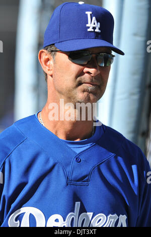 Maggio 20, 2010 - Los Angeles, California, Stati Uniti - 20 Maggio 2010: Dodger colpendo coach Don Mattingly prima di San Diego Padres di fronte i Los Angeles Dodgers al Dodger Stadium di Los Angeles, California..Mandatory Credit: Andrew Fielding / Southcreek globale di credito (Immagine: © Andrew Fielding/Southcreek globale/ZUMApress.com) Foto Stock