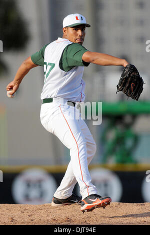 Università di Miami è Daniel Miranda si prepara a fuoco un passo..Il 5° classificato Florida Gators battere il decimo classificato Miami Hurricanes 4-2 a Alex Rodriguez Park in Coral Gables, Florida. (Credito Immagine: © Ron Hurst/Southcreek globale/ZUMApress.com) Foto Stock
