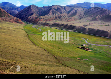 Strada di Song Kol, Naryn Oblast, Kirghizistan Foto Stock