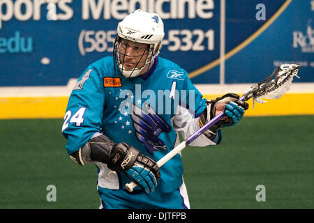 Rochester Knighthawks avanti John Grant Jr.(#24) in azione durante una partita contro le ali di Philadelphia all'Arena Blue Cross a Rochester, New York. Rochester ha vinto il gioco 15-12. (Credito Immagine: © Mark Konezny/Southcreek globale/ZUMApress.com) Foto Stock
