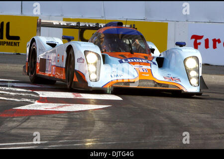 Il numero 007 Jaguar guidato da Adrian Fernandez uscite e girate a 9 durante le prove libere del venerdì al Toyota Grand Prix di Long Beach. (Credito Immagine: © Mike Ingalsbee/Southcreek globale/ZUMApress.com) Foto Stock