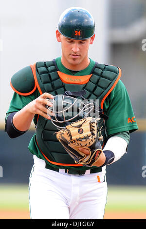 Miami Hurricanes catcher Yasmani Grandal (24). Il quattordicesimo classificato uragani di Miami ha sconfitto la Bethune Cookman- Wildcats 5-2 a Alex Rodriguez Park in Coral Gables, Florida. (Credito Immagine: © Ron Hurst/Southcreek globale/ZUMApress.com) Foto Stock