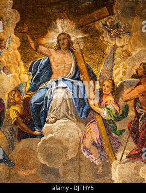 Mosaico sopra la porta di ingresso alla Basilica di San Marco che raffigura l'Ascensione di Cristo, Venezia, Italia. Foto Stock