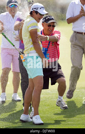 Yani Tseng (bianco con striscia gialla shirt) del Lago di Mona, Florida è spruzzato con champagne dopo aver vinto il trentanovesimo Kraft Nabisco Championship tenutosi a Mission Hills Country Club in Rancho Mirage, California. (Credito Immagine: © Gerry Maceda/Southcreek globale/ZUMApress.com) Foto Stock