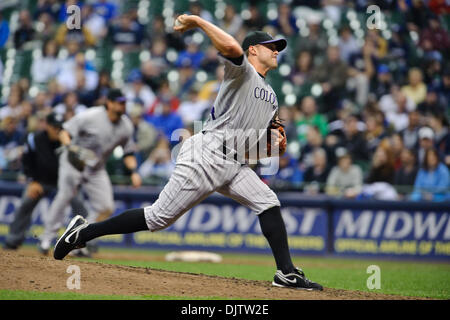 Colorado Rockies relief pitcher Matt Belisle (34) eroga un passo durante il gioco tra il Colorado Rockies e Milwaukee Brewers a Miller Park di Milwaukee. I produttori di birra sconfitto Rockies 7-5. (Credito Immagine: © John Rowland Southcreek/Global/ZUMApress.com) Foto Stock