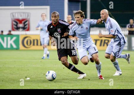 Colorado Rapids centrocampista Wells Thompson (#15) va contro DC uniti defender Giordania Graye (#16) durante la partita a RFK Stadium di DC. Colorado ha vinto 1-0. (Credito Immagine: © Kate McGovern/Southcreek globale/ZUMApress.com) Foto Stock