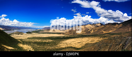 Yarlung Tsangpo (Brahmaputra) River Valley, Lhoka (Shannan) Prefettura, Tibet, Cina Foto Stock