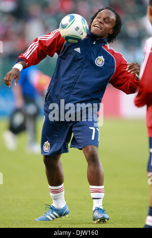 24 Aprile 2010: Chivas USA AVANTI #77 Chukwudi Chijindu si riscalda prima dell' inizio del Chivas USA vs San Jose terremoti gioco al Home Depot Center di Carson, California. Chivas è andato a sconfiggere i terremoti con un punteggio finale di 3-2. Credito: Brandon Parry / Southcreek globale di credito (Immagine: © Brandon Parry/Southcreek globale/ZUMApress.com) Foto Stock