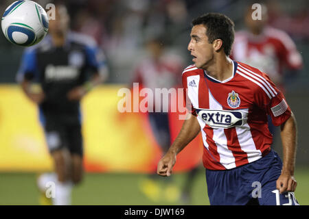 24 Aprile 2010: Chivas USA defenceman #13 Jonathan Bornstein mantiene il suo occhio sulla palla durante il Chivas USA vs San Jose terremoti gioco al Home Depot Center di Carson, California. Chivas è andato a sconfiggere i terremoti con un punteggio finale di 3-2. Credito: Brandon Parry / Southcreek globale di credito (Immagine: © Brandon Parry/Southcreek globale/ZUMApress.com) Foto Stock