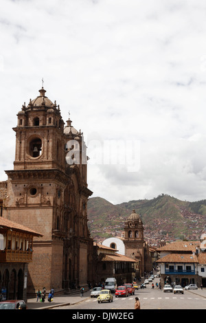 Vista la Iglesia de La Compania de Jesus e la chiesa di La Merced chiesa, Cuzco, Perù. Foto Stock