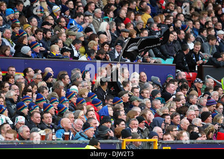 Manchester, Regno Unito. 30 Novembre, 2013. Una solitaria bandiera della Nuova Zelanda vola durante la Coppa del Mondo di Rugby finale tra la Nuova Zelanda e l'Australia a Old Trafford Manchester. Credito: Azione Sport Plus/Alamy Live News Foto Stock