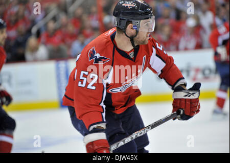 Washington DC, Verizon Center.Washington capitelli defenceman Mike Verde #52, NHL Playoffs gioco 5, azione di gioco tra Montreal Canadiens a Washington capitali che portano la serie 3-1 e sciolto in casa 2-1. (Credito Immagine: © Roland Pintilie/Southcreek globale/ZUMApress.com) Foto Stock