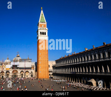 Campanile di San Marco torre campanaria, Piazzetta San Marco, Venezia, Veneto, Italia. Foto Stock