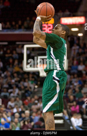 13 Marzo 2010: Ohio Bobcats D.J. Cooper (5) germogli durante il NCAA college basketball gioco tra Ohio Bobcats e la Akron Zips a dall'Arena Quicken Loans in Cleveland, Ohio. Ohio sconfitto Akron in 81-75 ore di lavoro straordinario per vincere il 2010 prima energia di MAC di torneo di pallacanestro del Mens di..Mandatory Credit: Frank Jansky / Southcreek globale di credito (Immagine: © Frank Jansky/Southcreek globale/ZUMApr Foto Stock