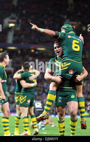 Manchester, Regno Unito. 30 Novembre, 2013. I giocatori australiana festeggia dopo aver vinto la Coppa del Mondo di Rugby finale tra la Nuova Zelanda e l'Australia a Old Trafford Manchester. Credito: Azione Sport Plus/Alamy Live News Foto Stock