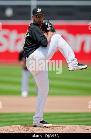22 maggio 2010: Oakland atletica a partire lanciatore Gio Gonzalez (47) in azione durante il gioco tra la Oakland A's e i San Francisco Giants al Oakland-Alameda County Coliseum di Oakland CA. La A ha sconfitto i giganti 1-0. (Credito Immagine: © Damon Tarver/Southcreek globale/ZUMApress.com) Foto Stock