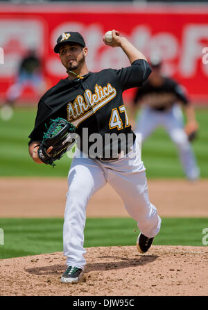 22 maggio 2010: Oakland atletica a partire lanciatore Gio Gonzalez (47) in azione durante il gioco tra la Oakland A's e i San Francisco Giants al Oakland-Alameda County Coliseum di Oakland CA. La A ha sconfitto i giganti 1-0. (Credito Immagine: © Damon Tarver/Southcreek globale/ZUMApress.com) Foto Stock