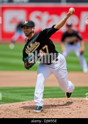 22 maggio 2010: Oakland atletica a partire lanciatore Gio Gonzalez (47) in azione durante il gioco tra la Oakland A's e i San Francisco Giants al Oakland-Alameda County Coliseum di Oakland CA. La A ha sconfitto i giganti 1-0. (Credito Immagine: © Damon Tarver/Southcreek globale/ZUMApress.com) Foto Stock