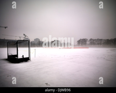 Coperte di neve con passo obiettivo in inverno Foto Stock