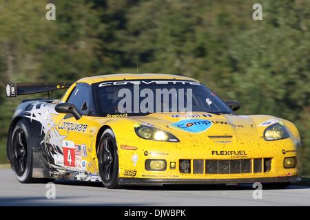 Ottobre 2, 2010 - Braselton, Georgia, Stati Uniti d'America - Corvette Racing Chevrolet Corvette CR6 vince di Road Atlanta durante il XIII 2010 Annuale Petit Le Mans. La Corvette CR6 è stata azionata da Oliver Gavin, Jan Magnussen e Emmanuel Collard. (Credito Immagine: © Everett Davis/Southcreek globale/ZUMApress.com) Foto Stock