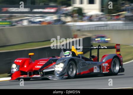 Ottobre 2, 2010 - Braselton, Georgia, Stati Uniti d'America - il n. 7 di Audi Sport Team Joest Audi R15 Diesel 3 finiti nella classe P1 nel 2010 xiii annuale di Petit Le Mans di Road Atlanta. Driver per Audi Sport Team Joest sono Rinaldo Capello, Tom Kristensen e Allan McNish. (Credito Immagine: © Everett Davis/Southcreek globale/ZUMApress.com) Foto Stock