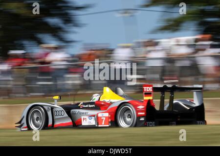 Ottobre 2, 2010 - Braselton, Georgia, Stati Uniti d'America - il n. 7 di Audi Sport Team Joest Audi R15 Diesel 3 finiti nella classe P1 nel 2010 xiii annuale di Petit Le Mans di Road Atlanta. Driver per Audi Sport Team Joest sono Rinaldo Capello, Tom Kristensen e Allan McNish. (Credito Immagine: © Everett Davis/Southcreek globale/ZUMApress.com) Foto Stock