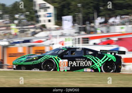 Ottobre 2, 2010 - Braselton, GEORGIA, STATI UNITI D'AMERICA - Il #1 auto per Extreme Speed Motorsports preme il campo nella classe GT2 a 2010 xiii annuale di Petit Le Mans Powered by Mazda 2. I piloti della Ferrari 430 GT per Team Extreme Speed Motorsports sono Scott Sharp, Johannes Van Overbeek, e Dominik Farnbacher. (Credito Immagine: © Everett Davis/Southcreek globale/ZUMApress.com) Foto Stock