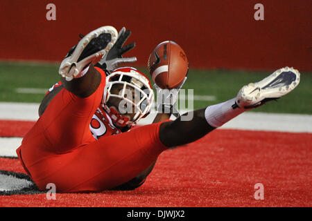 Ottobre 8, 2010 - Piscataway, New Jersey, Stati Uniti d'America - Rutgers Scarlet Knights wide receiver Mark Harrison (81) in Grande Oriente azione a Rutgers Stadium di Piscataway New Jersey Rutgers proviene da dietro alla sconfitta del Connecticut 27-24. (Credito Immagine: © Brooks Van Arx Southcreek/Global/ZUMApress.com) Foto Stock