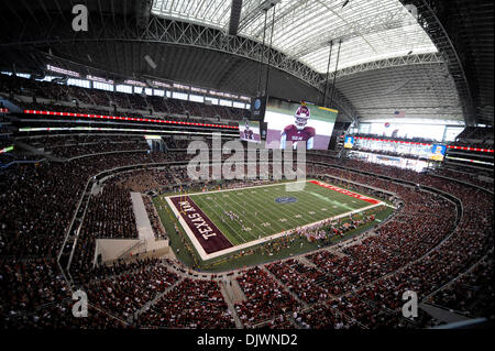 Il 9 ottobre, 2010 - Arlington, Texas, Stati Uniti d'America - Dallas Cowboys Stadium di Arlington è stato il sito del gioco tra la University of Arkansas e Texas A&M. Il Razorbacks sconfitto il Aggies 24-17. (Credito Immagine: © Jerome Miron/Southcreek globale/ZUMApress.com) Foto Stock
