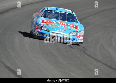 Il 9 ottobre, 2010 - Fontana, in California, Stati Uniti d'America - Ryan Newman in #1 El Monterey Chevrolet durante la Nationwide Series Camping mondo 300 presso Auto Club Speedway. (Credito Immagine: © Andrew Fielding/Southcreek globale/ZUMApress.com) Foto Stock