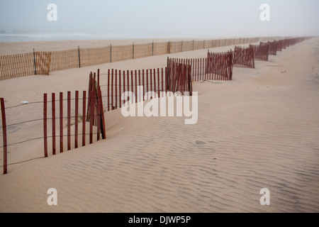 Una deserta spiaggia di Southampton durante una perfetta caduta settembre giornata. Southampton è un esclusivo quartiere di Long Island, New York Foto Stock