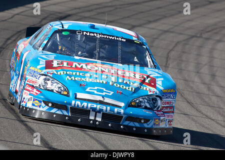 Il 9 ottobre, 2010 - Fontana, CA, Stati Uniti d'America - Ryan Newman (1) in El Monterey Chevrolet gare da solo nel campo e dovrebbe terminare settimi nella Fontana, in California. (Credito Immagine: © Josh Cappella/Southcreek globale/ZUMApress.com) Foto Stock