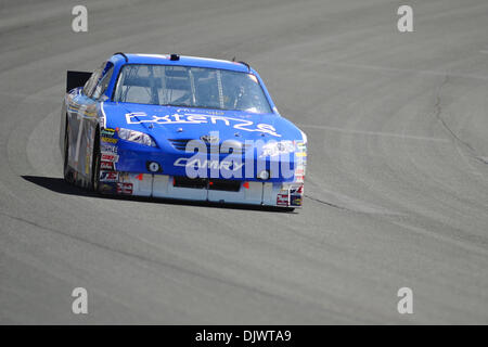 Ottobre 10, 2010 - Fontana, in California, Stati Uniti d'America - Kevin Conway nel #7 Extenze Toyota durante la NASCAR Sprint Cup Series Pepsi MAX 400 presso Auto Club Speedway. (Credito Immagine: © Andrew Fielding/Southcreek globale/ZUMApress.com) Foto Stock