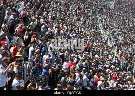 Ottobre 10, 2010 - Fontana, in California, Stati Uniti d'America - Ventilatori pack in presso l'Auto Club Speedway per guardare la esecuzione della Pepsi Max 400. (Credito Immagine: © Brandon Parry/Southcreek globale/ZUMApress.com) Foto Stock