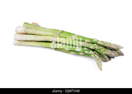Mazzetto di verde di asparagi freschi isolati su sfondo bianco Foto Stock