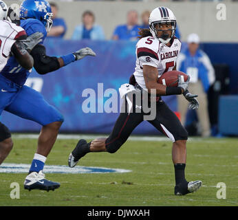 16 ottobre 2010 - Lexington, Kentucky, Stati Uniti d'America - South Carolina Gamecocks cornerback Stephon Gilmore (5) ha eseguito all'esterno come il Kentucky ha giocato #10 South Carolina Sabato 16 Ottobre , 2010 in Lexington, KY. Foto di Mark Cornelison | Personale. (Credito Immagine: © Lexington Herald-Leader/ZUMApress.com) Foto Stock