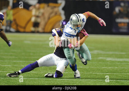 Ottobre 17, 2010 - Minneapolis, Minnesota, Stati Uniti d'America - Dallas Cowboys tutto indietro Chris Gronkowski (#44) con un 3 cantiere guadagno nel secondo trimestre la partita contro Dallas Cowboys al Mall of America campo. Il cowboy portano i vichinghi 14-7 a tempo di emisaturazione. (Credito Immagine: © Marilyn Indahl/Southcreek globale/ZUMApress.com) Foto Stock